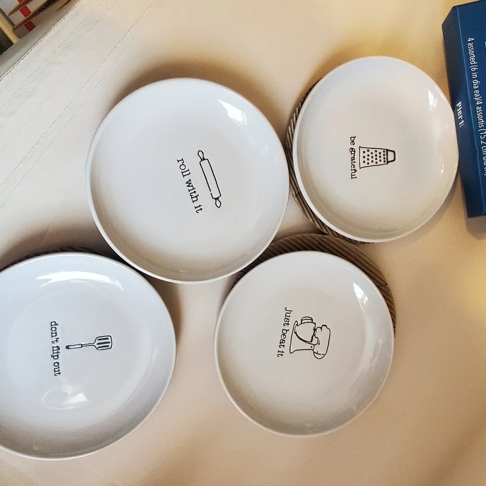 Pier 1  APPETIZER PLATES SET OF 4 NWT. 6IN.